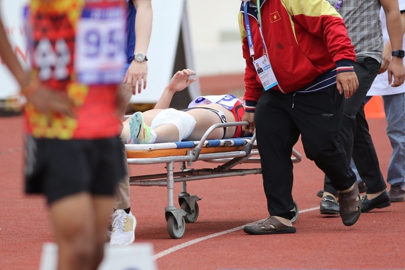 4-dinh-bich-duoc-dua-len-cang-1652705483.jpg