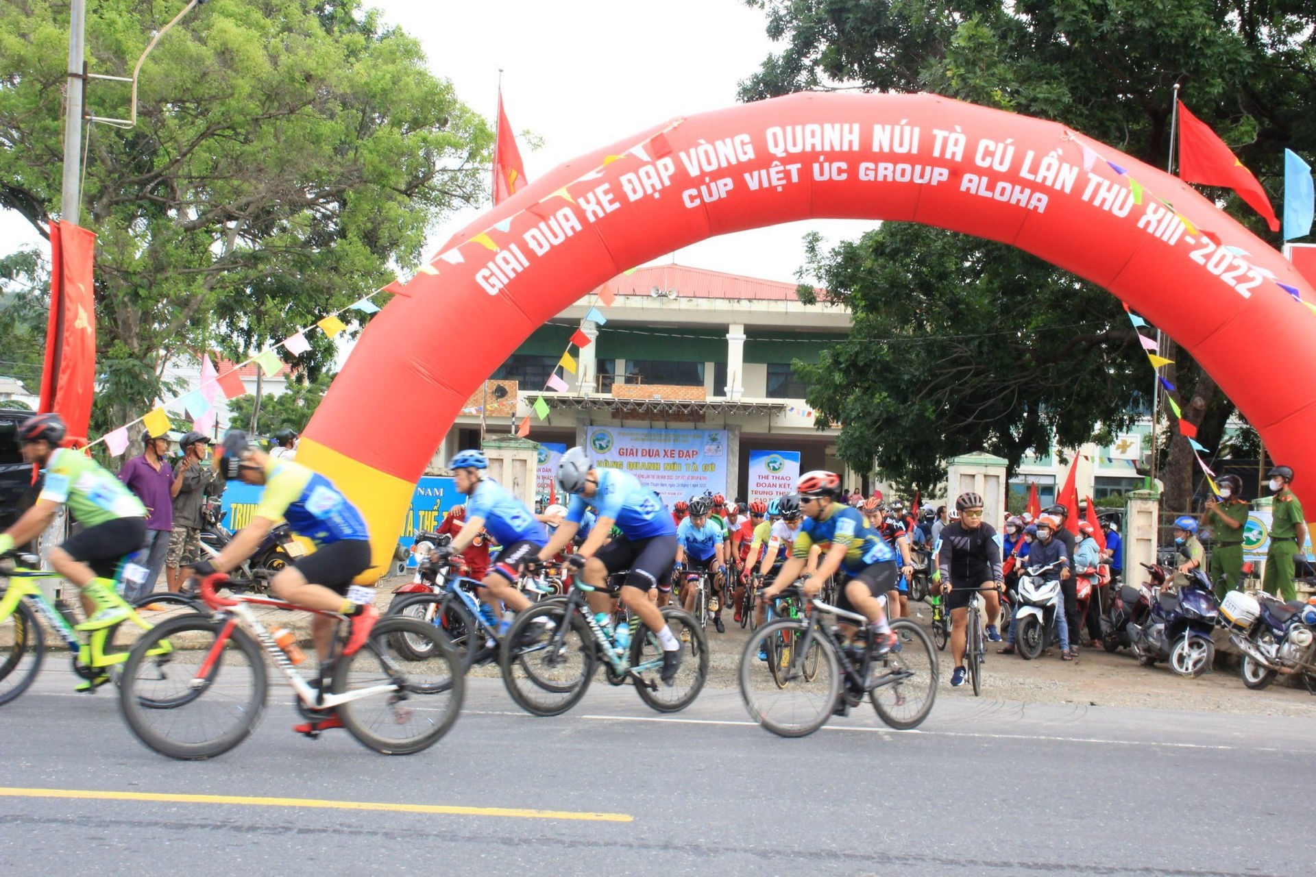dua-xe-ham-thuan-nam-1653898806.jpg