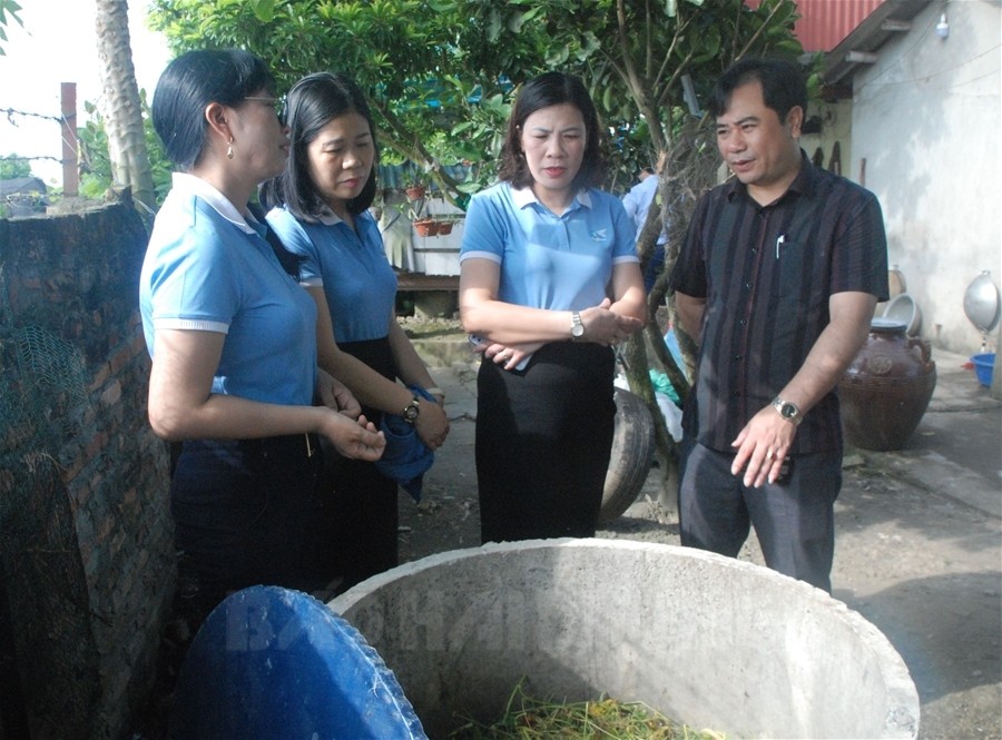 phu-nu-tham-gia-bao-ve-moi-truong-14-181601-1656580486.jpg