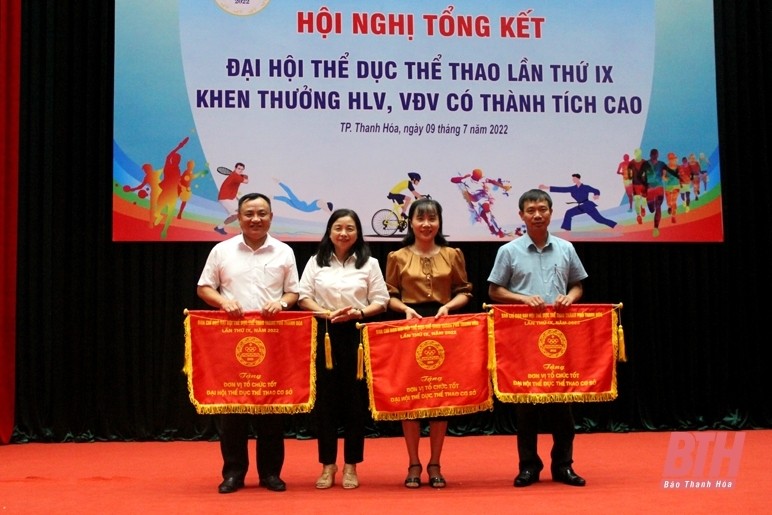 trao-thuong-1657417259.jpg