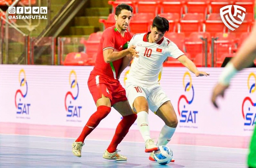 doi-tuyen-futsal-viet-nam-thua-1-3-truoc-iran-1663129156.jpg