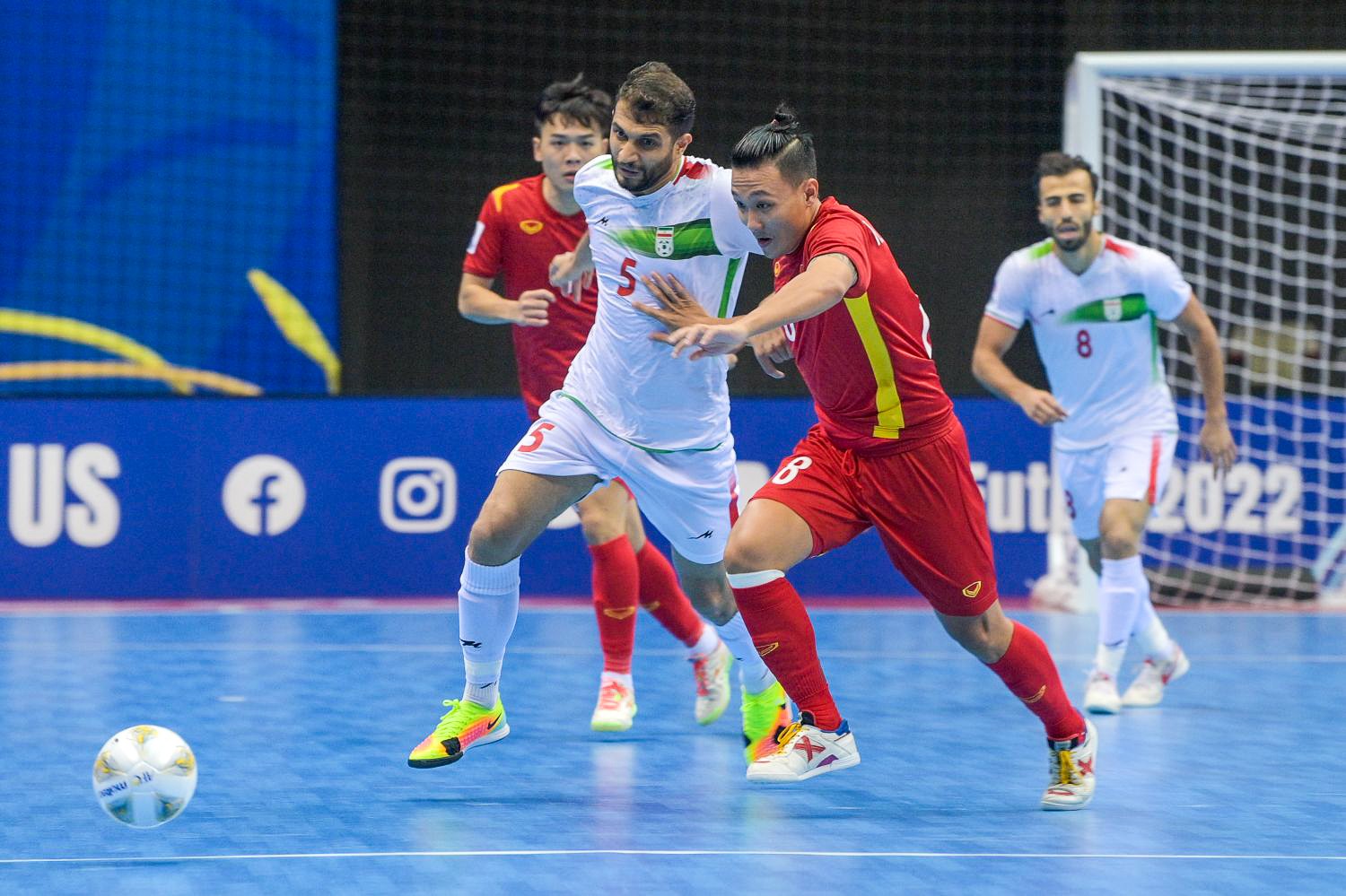 iran-qua-manh-me-va-dang-cap-khien-cac-tuyen-thu-futsal-viet-nam-chao-thua-1664938099.jpg