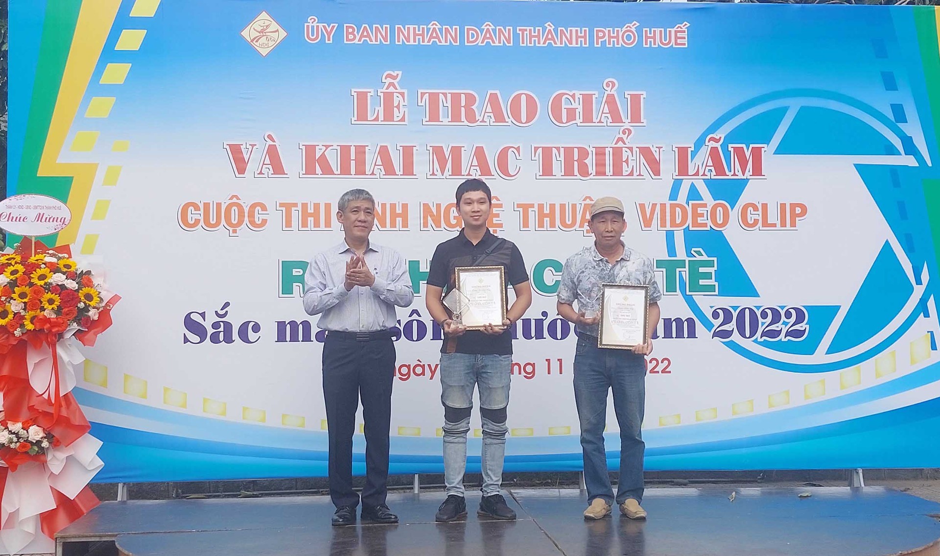 trao-giai-1668151567.jpg