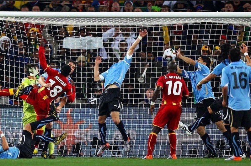 2-uruguay-ghana-luis-suarez-1668664152.jpg