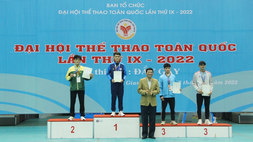 20221213214804-btc-trao-huy-chuong-hang-can-57kg-nam-1670944370.jpg