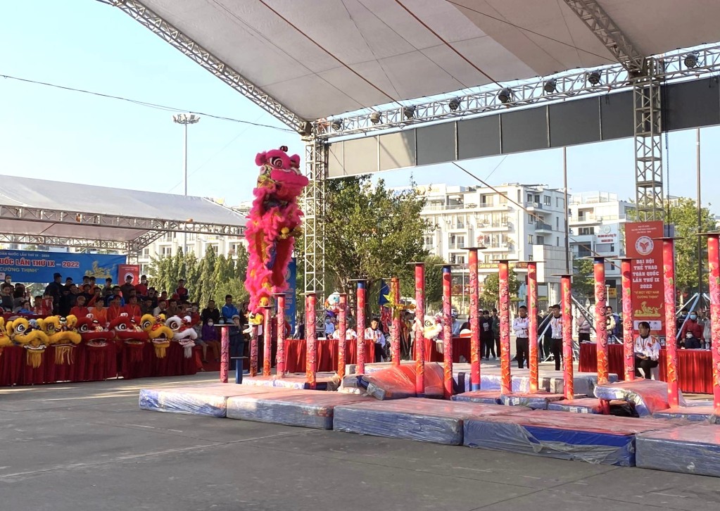 2035999-phan-thi-dat-hcv-noi-dung-mai-hoa-thung-nam-nu-cua-doi-can-tho-20085514-1671030368.jpg