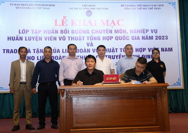 mma-1-1680675211.jpg