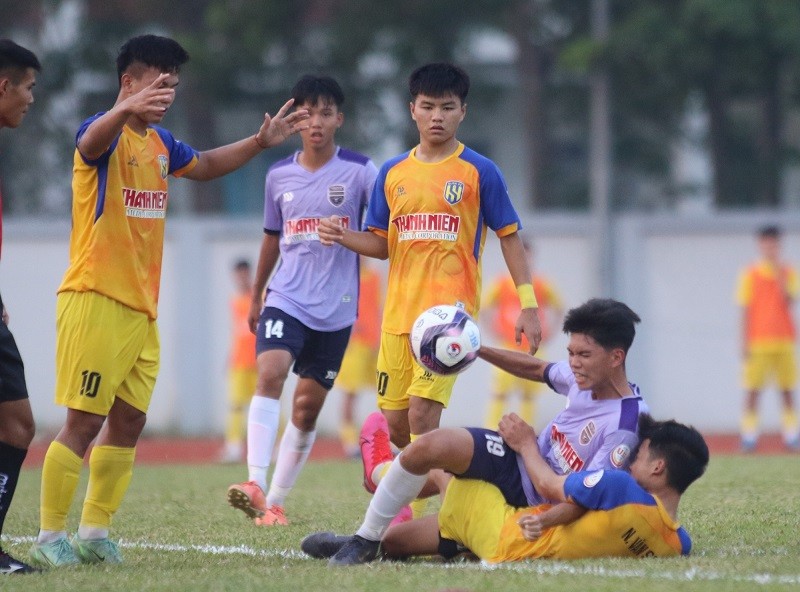 u19-binh-duong-1-2-u19-slna-1682431133.jpg