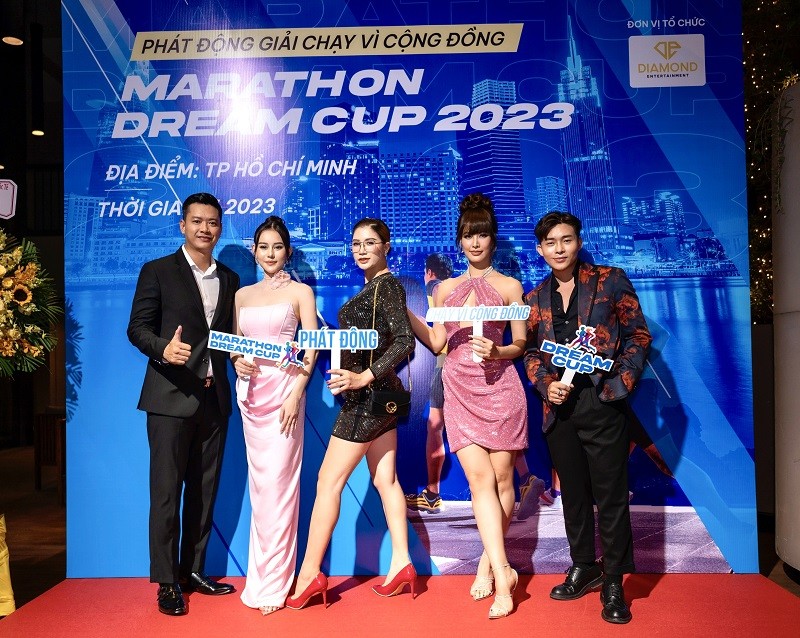 7-a-hoang-trang-suc-cao-thuy-trang-nguoi-mau-trang-tran-a-hau-thanh-hoai-stylist-dat-tran-1687501964.jpeg