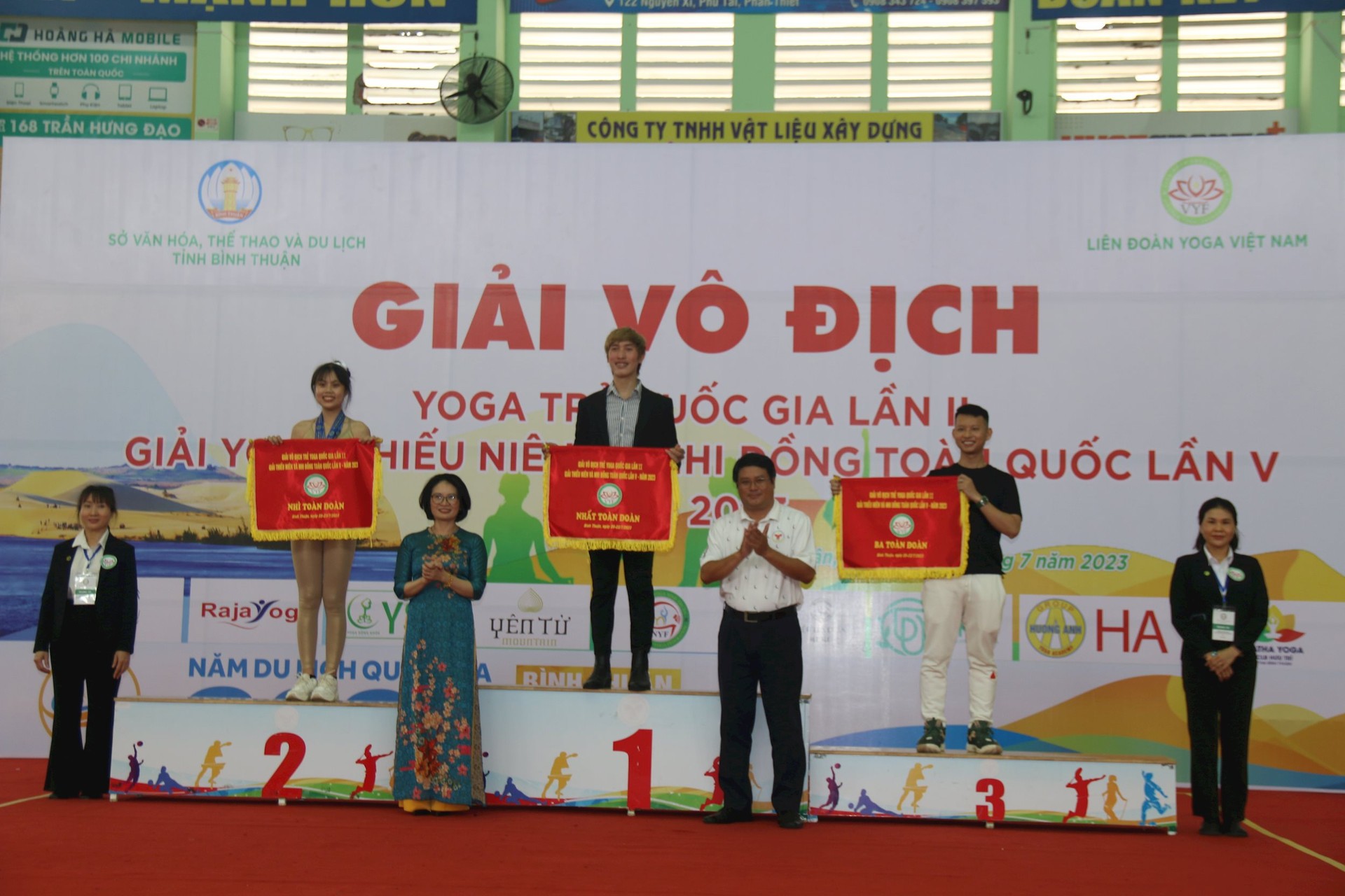 trao-giai-1690079912.jpg
