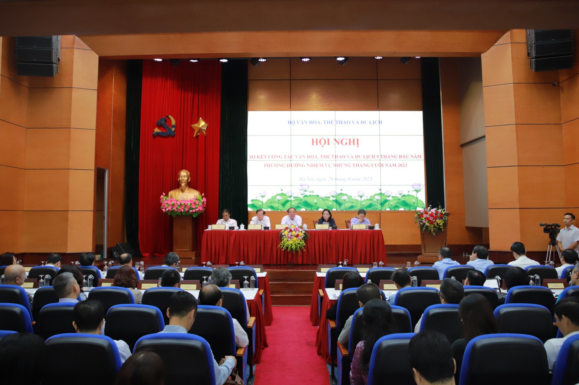 quang-canh-hoi-nghi-1695990085.jpg