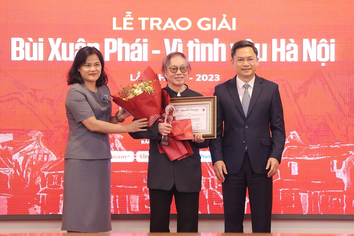 trao-giai-cui-xuan-phai-1696564626.jpg