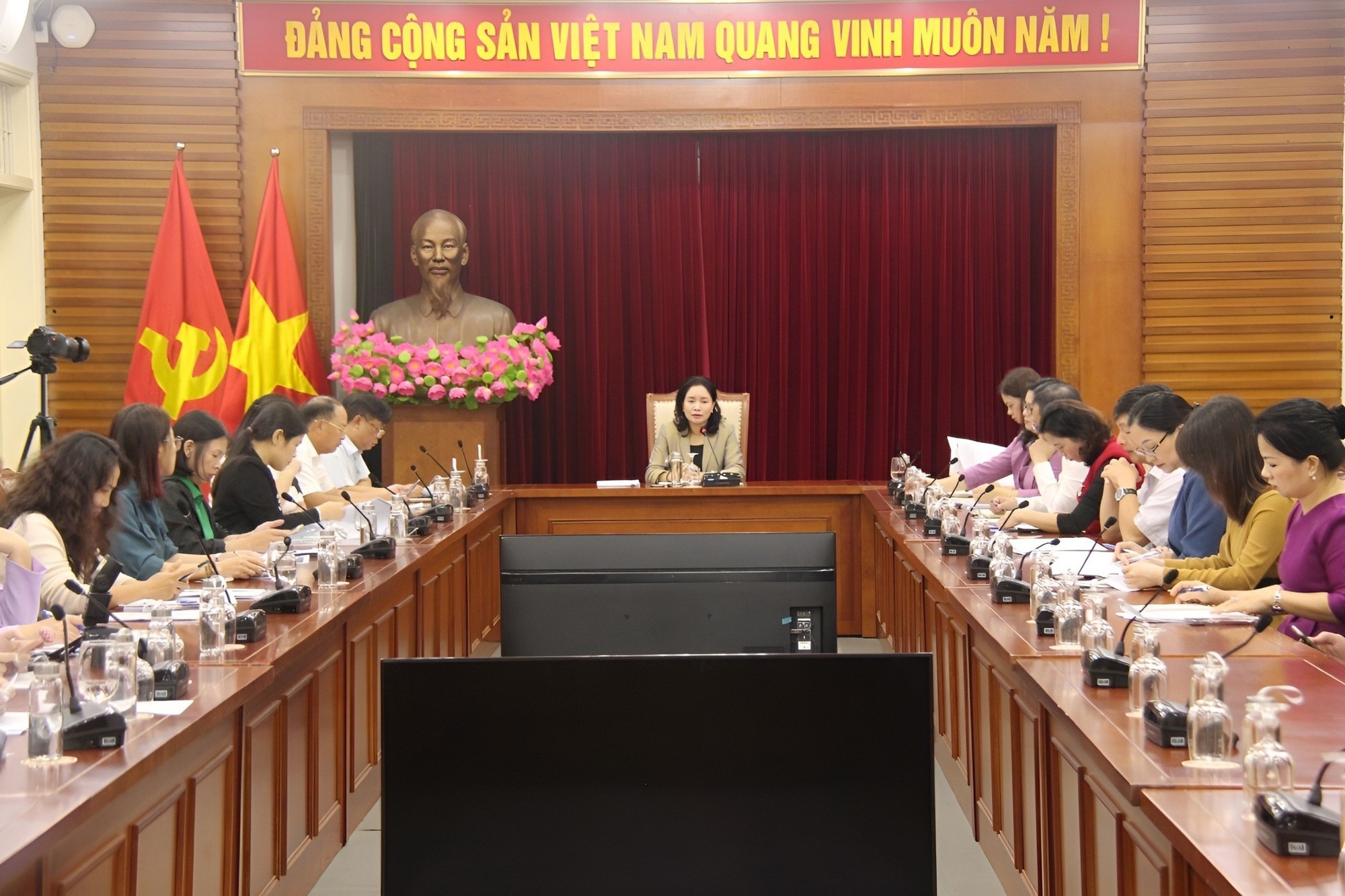 lam-viec-cay-neu-1699351524.jpg