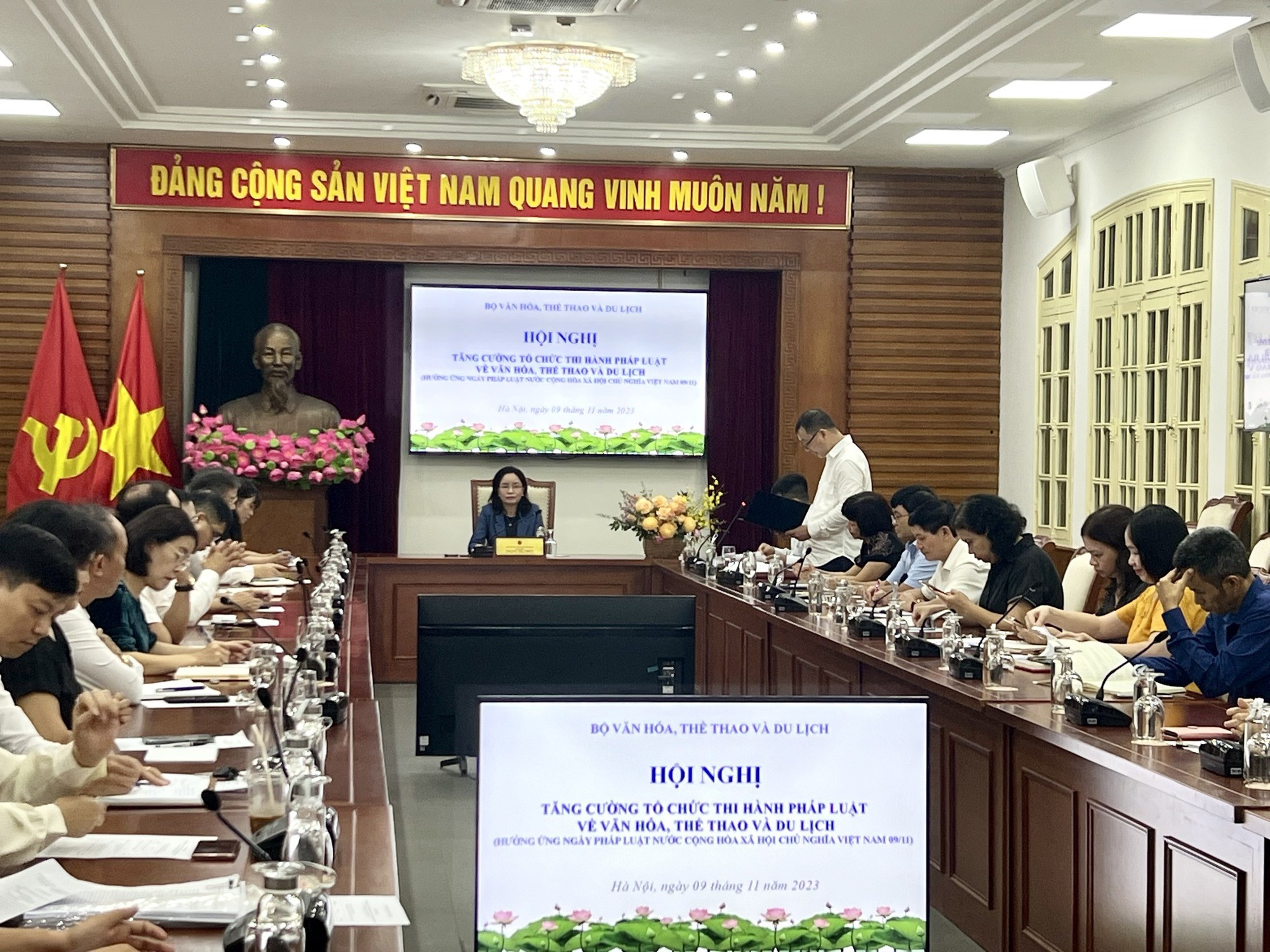 quang-canh-hoi-nghi-1699609898.jpg