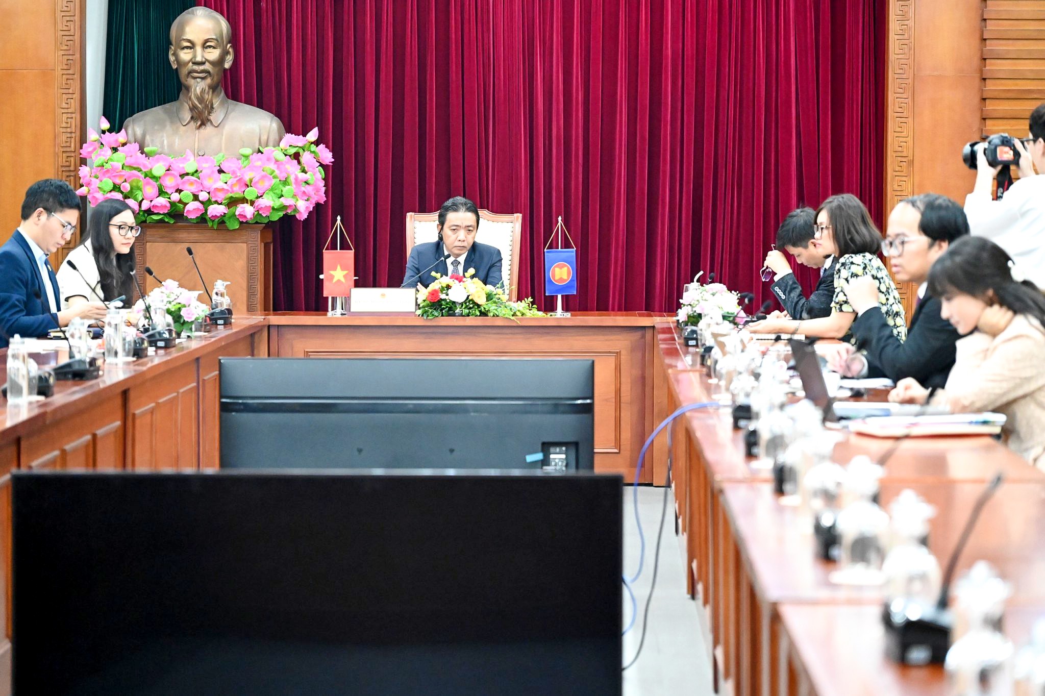 thu-truong-cuong-1699754205.jpg