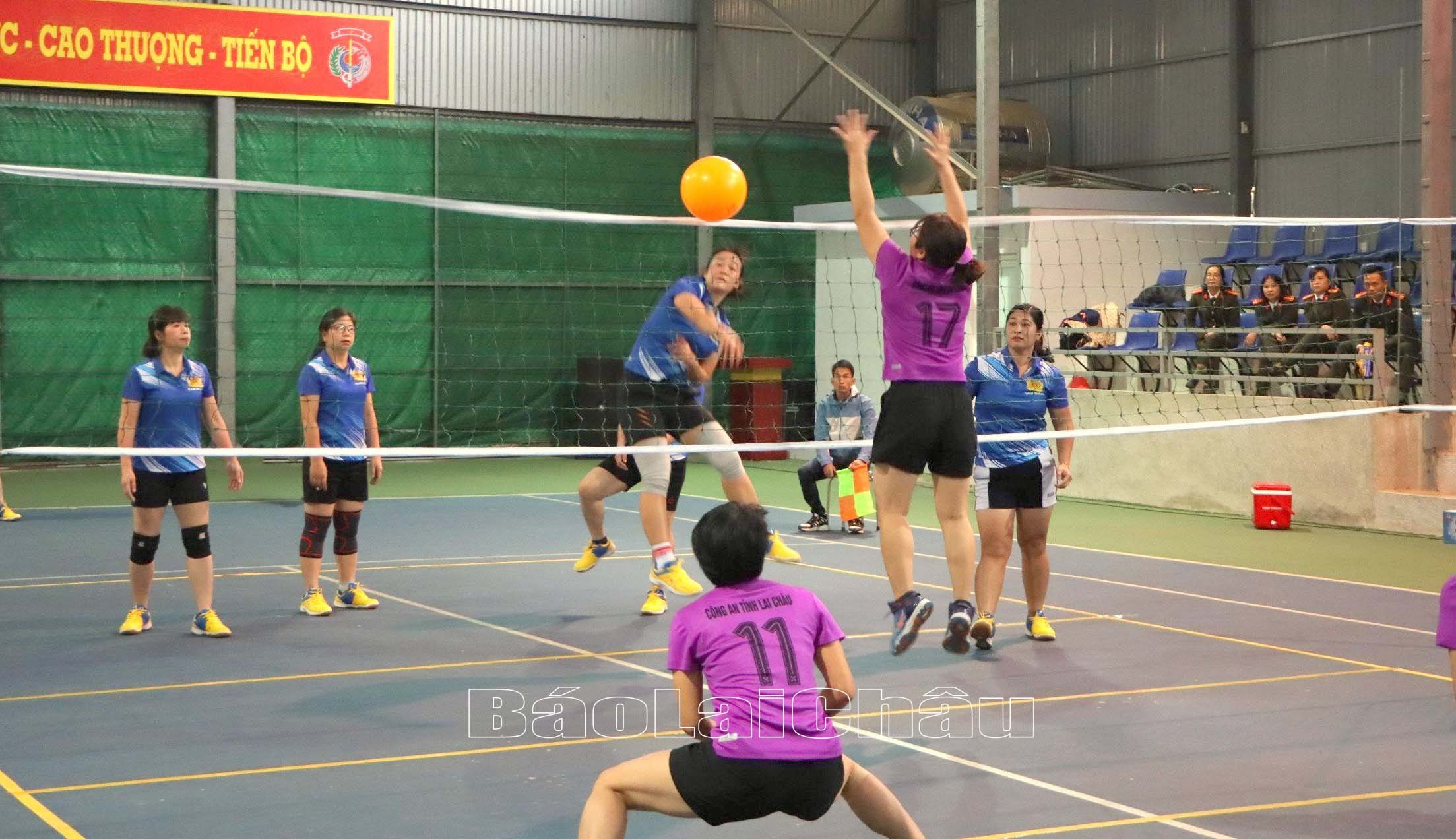 hoi-thao-1700623476.jpg