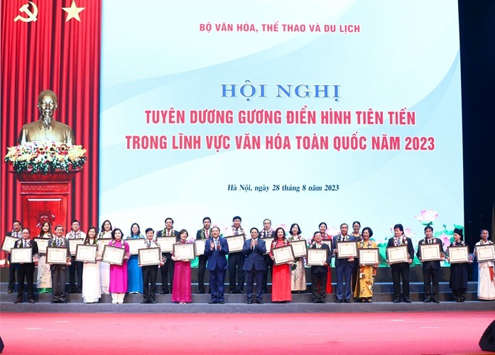 tuyen-duong-dien-hinh-1701764095.jpg