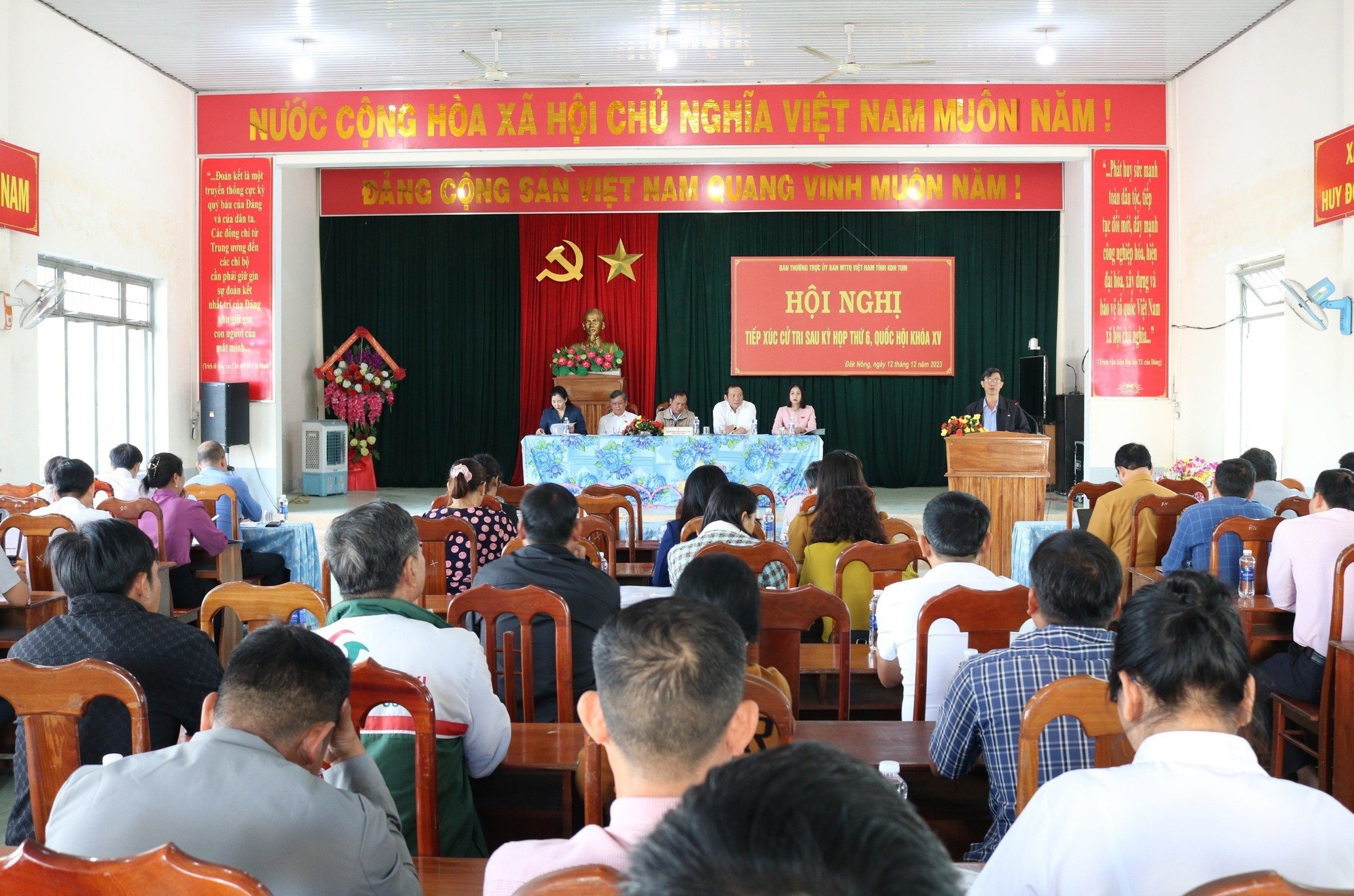 bo-truong-tiep-xuc-cu-tri-1702458511.jpg