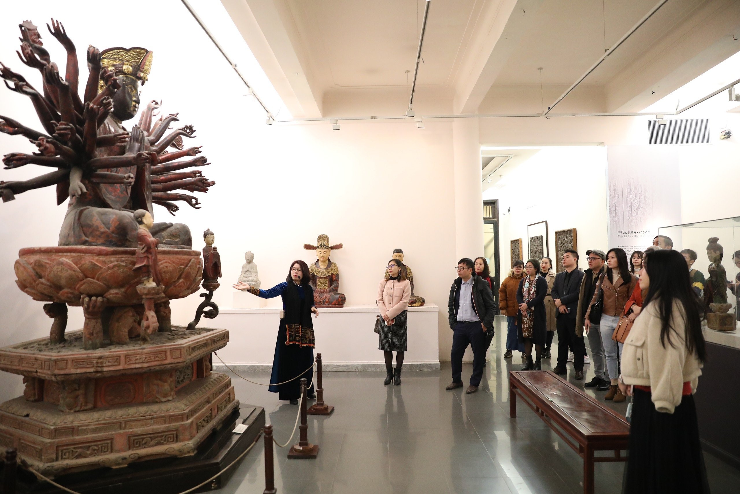 cac-dai-bieu-tham-quan-bao-tang-1703737675.jpeg