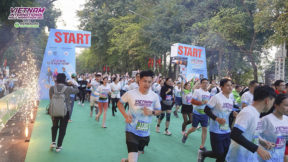 vietnam-international-half-marathon-2023-421-1703851002.jpg