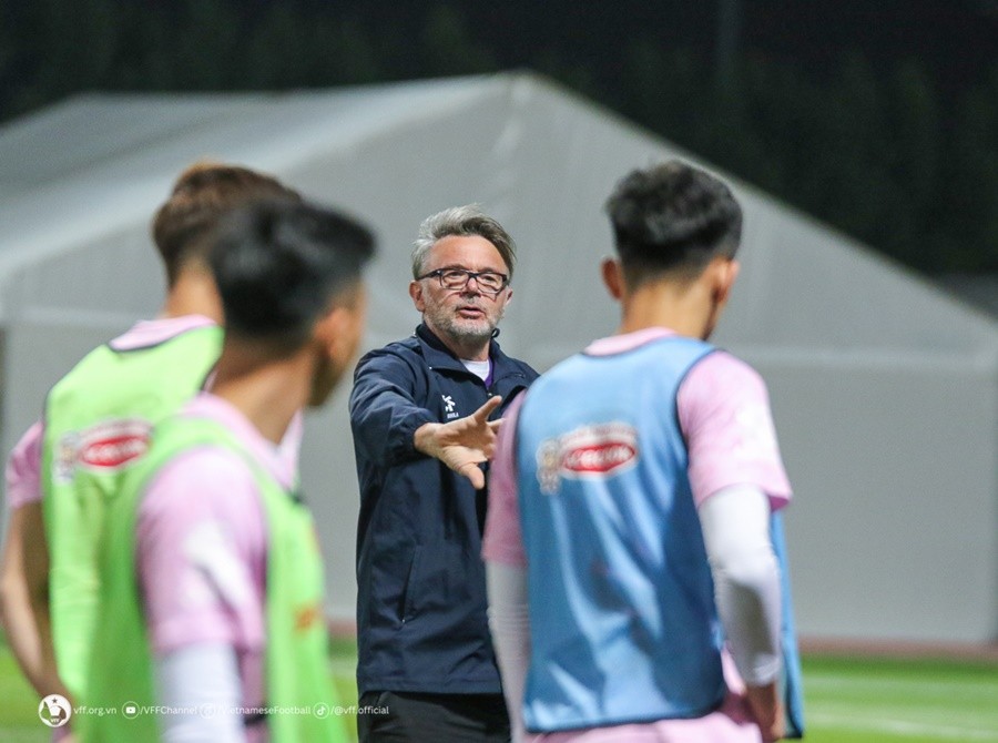 troussier-vo-dich-asian-cup2023-1704707982.jpg