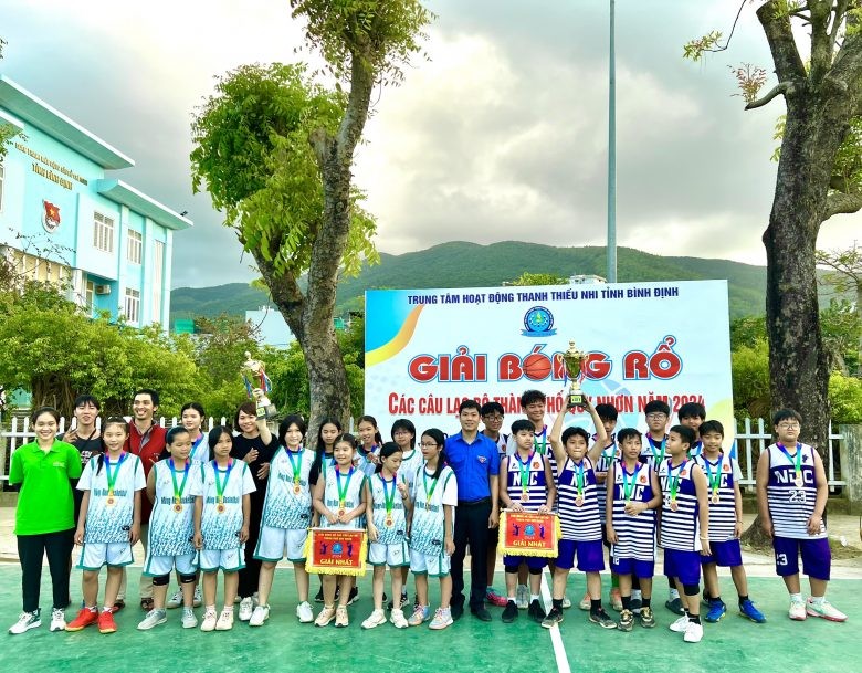 trao-giai-1706065105.jpg