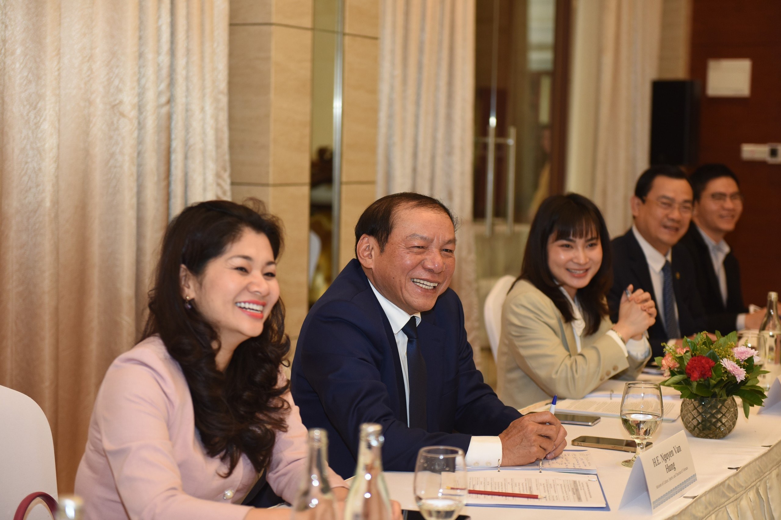 bo-truong-tai-buoi-lam-viec-1706164283.jpg