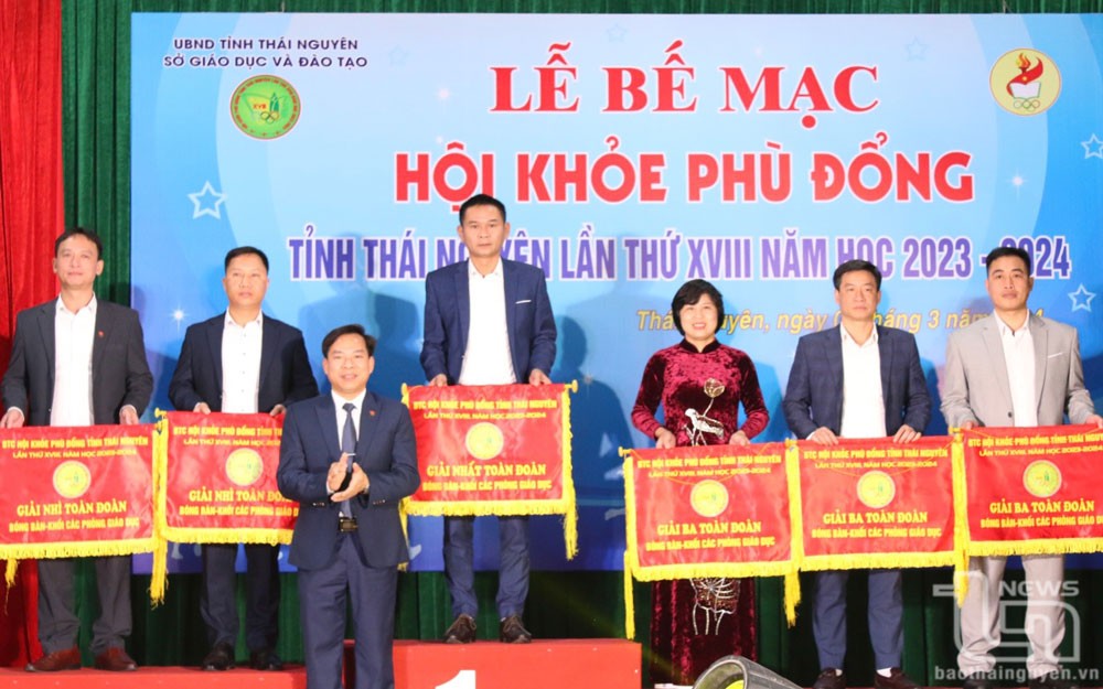 trao-thuong-1709791028.jpg