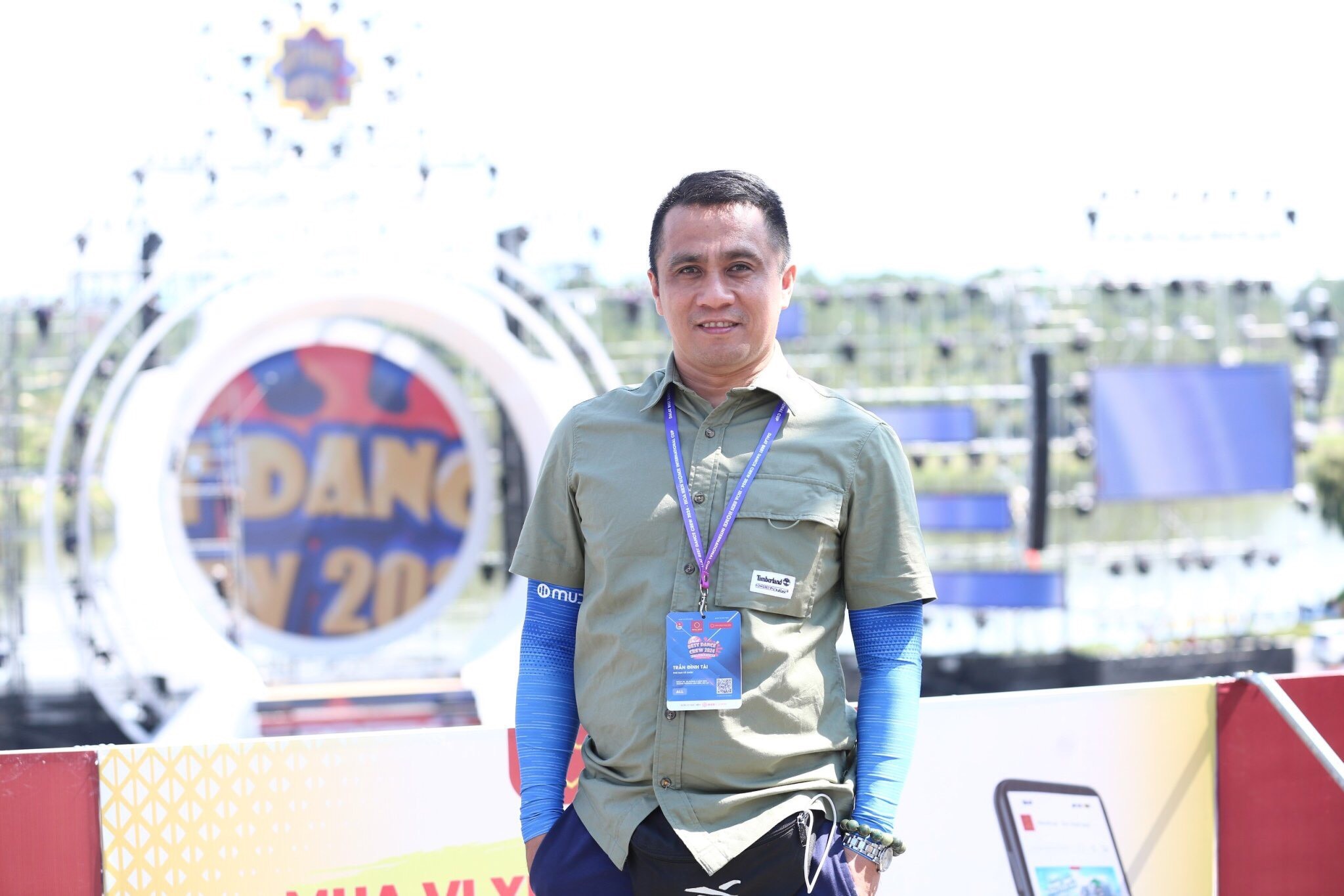 ong-tran-dinh-tai-quyen-pho-tong-giam-doc-phu-trach-mang-marketing-truyen-thong-tap-doan-hoa-sen-pho-ban-to-chuc-chuong-trinh-dalat-best-dance-crew-2024-hoa-sen-home-international-1714293573.jpg