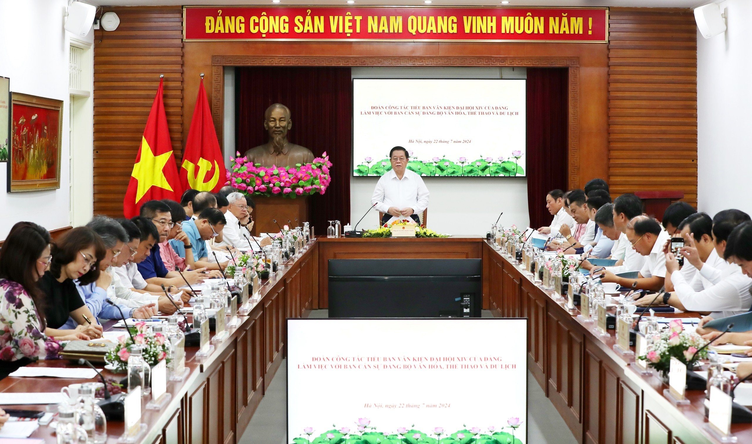 quang-canh-buoi-lam-viec-1721707437.jpg