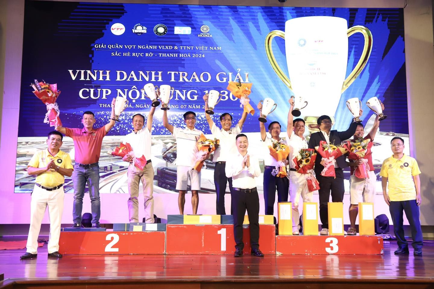 trao-giai-noi-dung-doi-nam-1330-1722246294.jpg