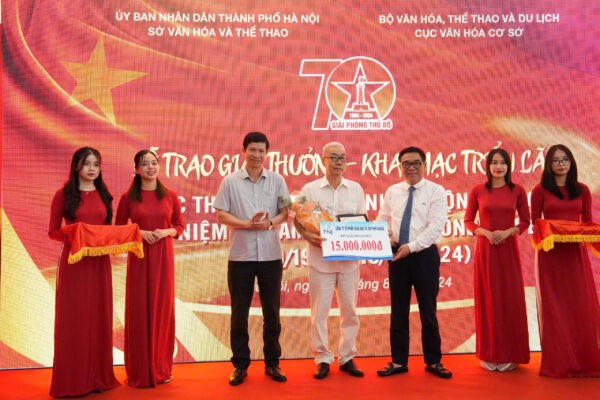 thu-truong-phong-va-lanh-dao-so-trao-giai-nhat-logo-1723445405.jpg