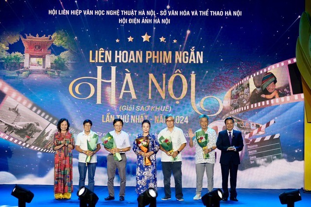 ban-giam-khao-lien-hoan-phim-1724753177.jpeg