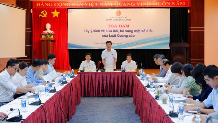 quang-canh-toa-dam-ve-luat-quang-cao-1728890886.jpg