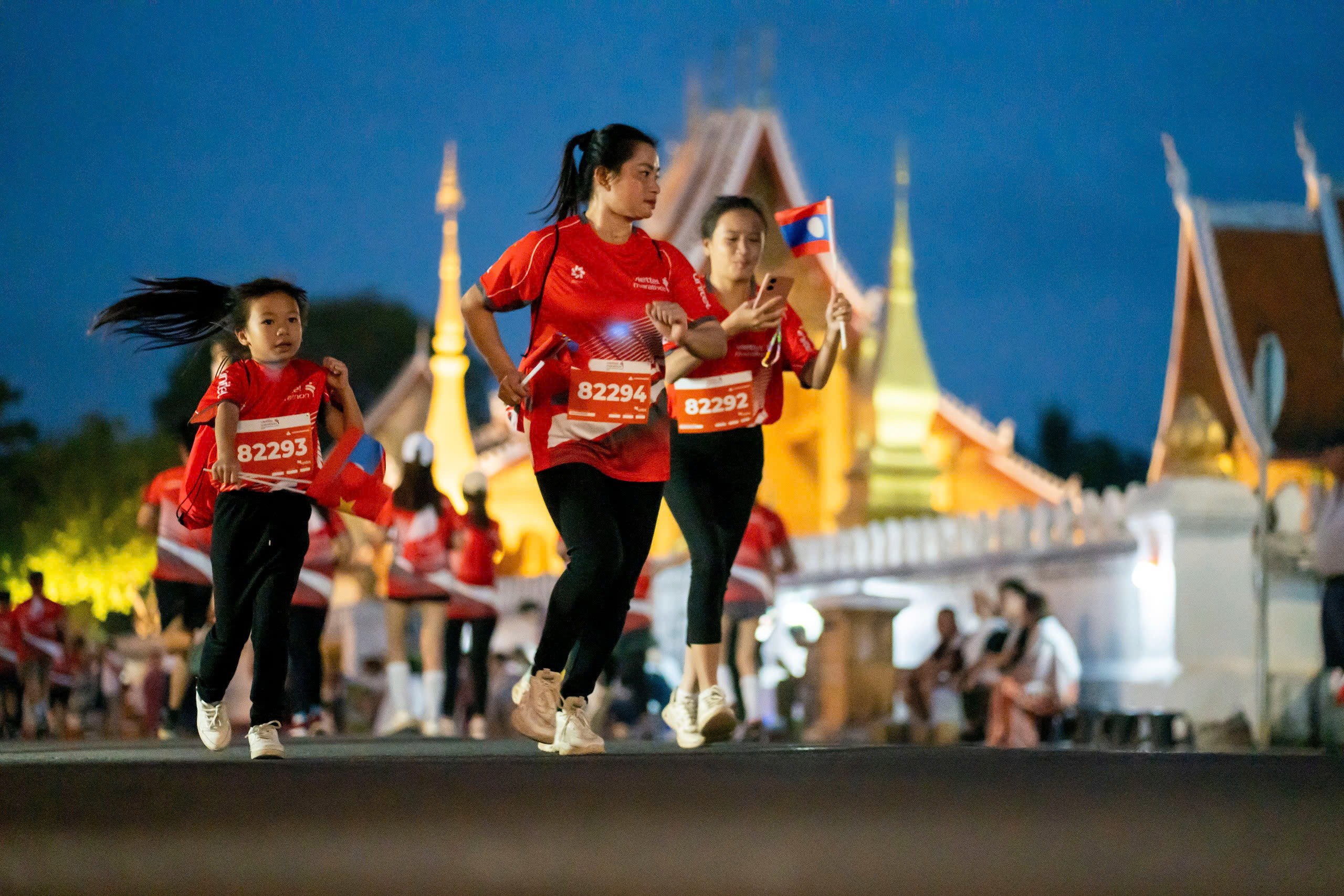 Viettel Marathon Luang Prabang Unitel 2024: 5.000 vận động viên chinh phục đường chạy di sản cố đô Lào