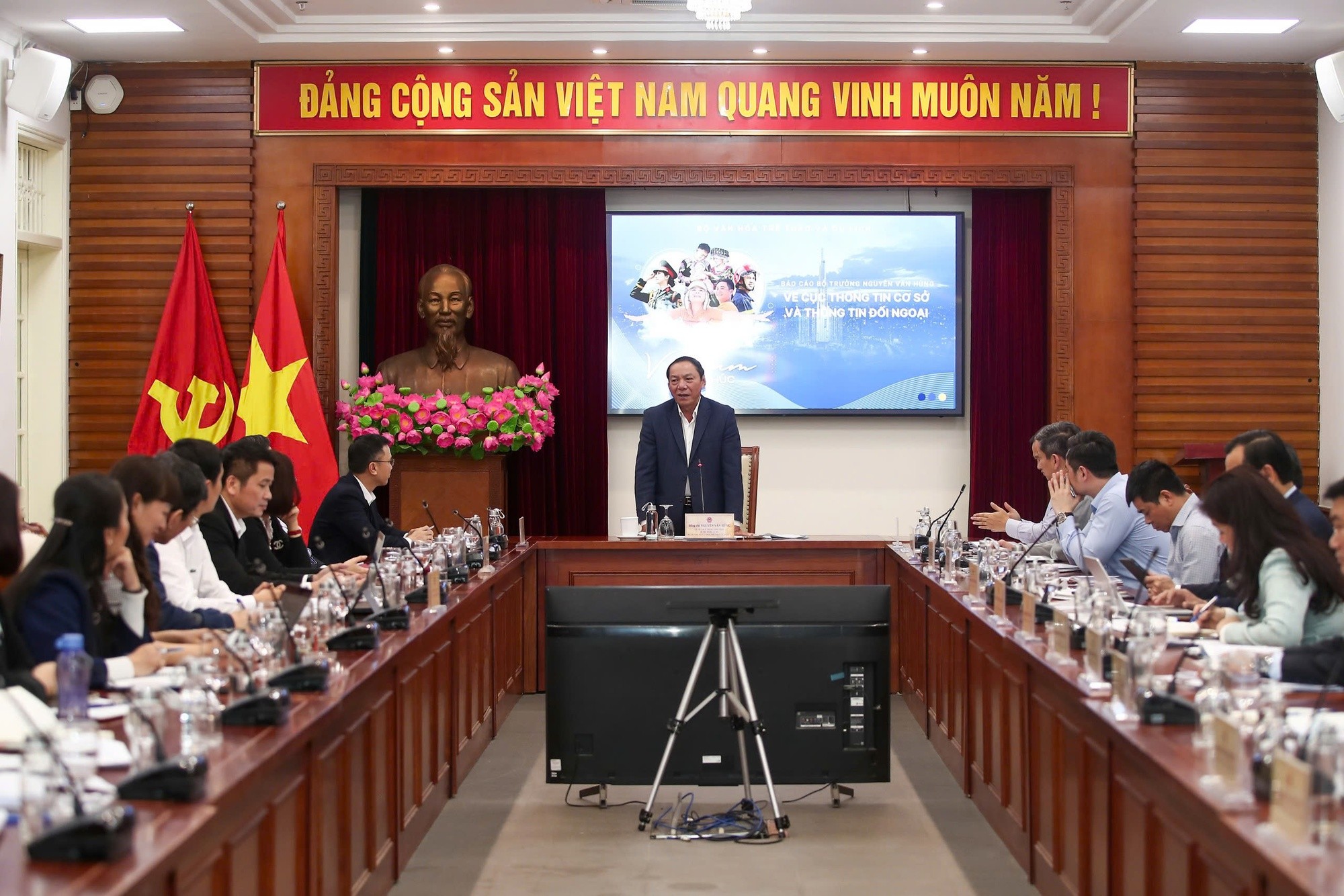 quang-canh-buoi-lam-viec-1742527257.jpg