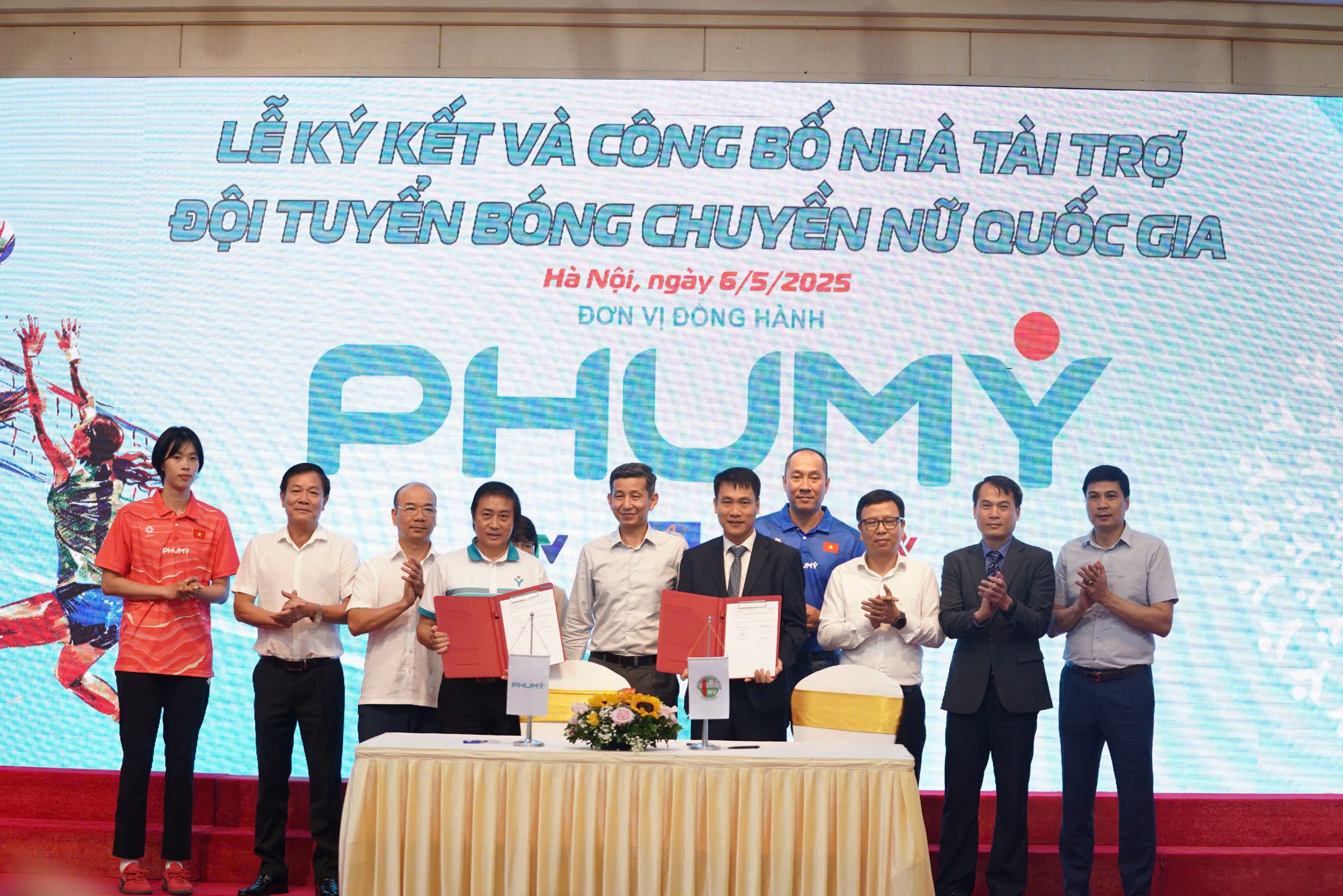 ong-doan-quoc-quan-pgd-marketing-pvfcco-va-ong-le-tri-truong-ttk-ldbcvn-ky-ket-1746518454.jpg