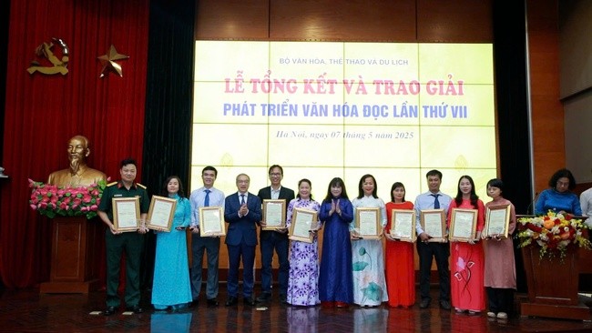 trao-thuong-cho-cac-tap-the-1746678019.jpg