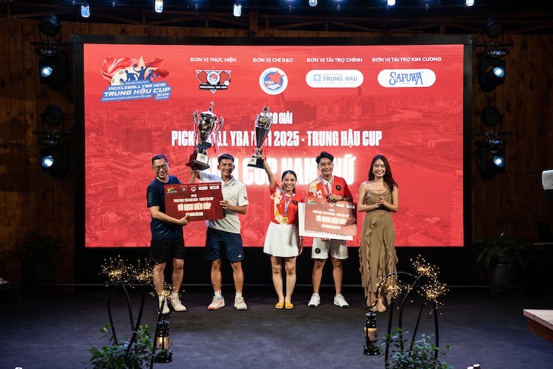 trao-giai-sieu-cup-1746947282.jpg