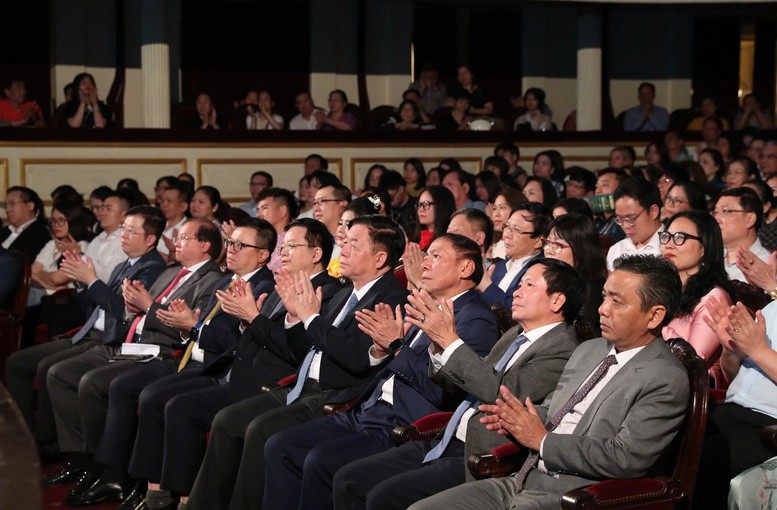 cac-dai-bieu-du-chuong-trinh-nghe-thuat-1747284546.jpg