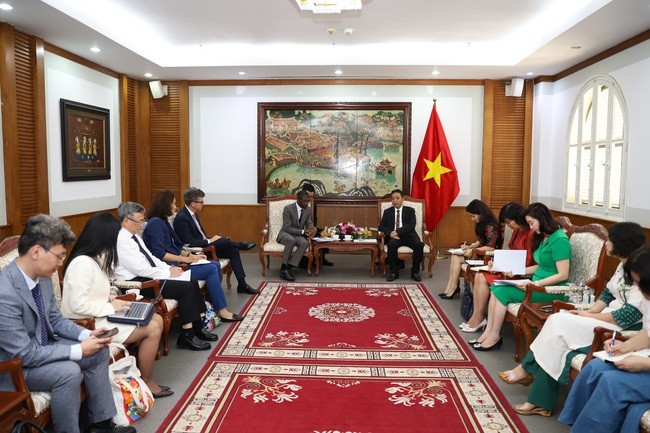 thu-truong-cuong-tiep-dai-su-1747710194.jpg