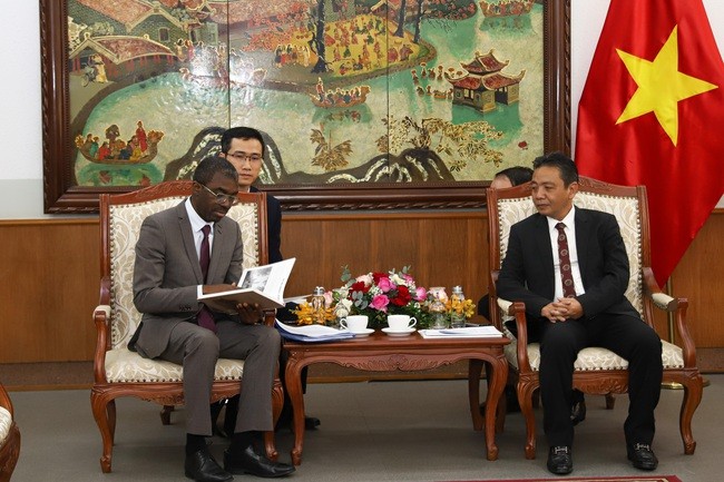 thu-truong-va-dai-su-1747710144.jpg
