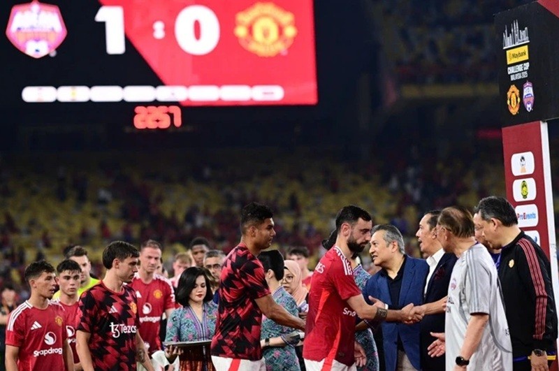 man-united-1748489724.jpg