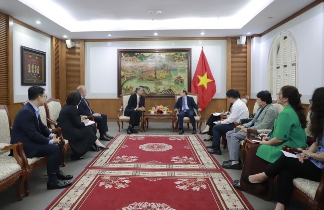 hop-tac-quoc-te-1748592839.jpg