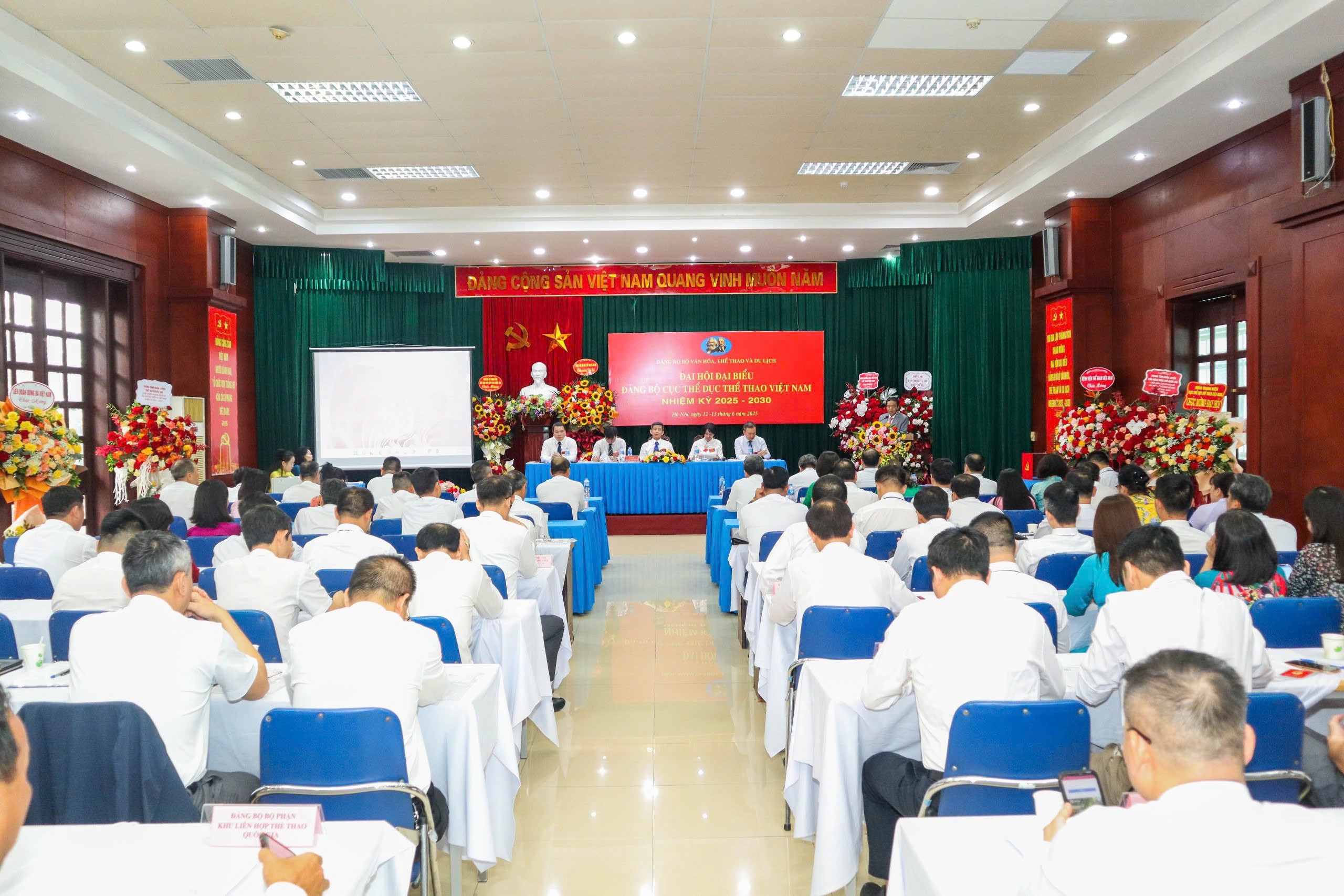 toan-canh-1749831494.jpg