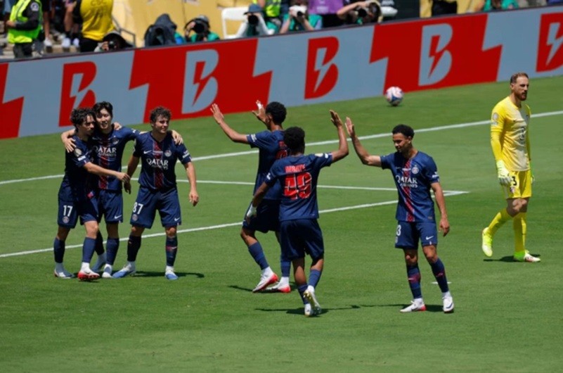 psg-1750043062.jpg