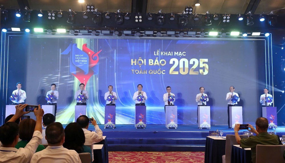 thuc-hien-nghi-thuc-khai-mac-1750315901.jpg