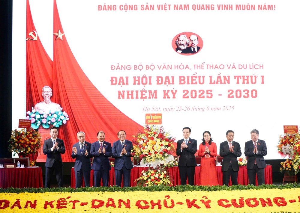 tang-hoa-chuc-mung-1750938303.jpg