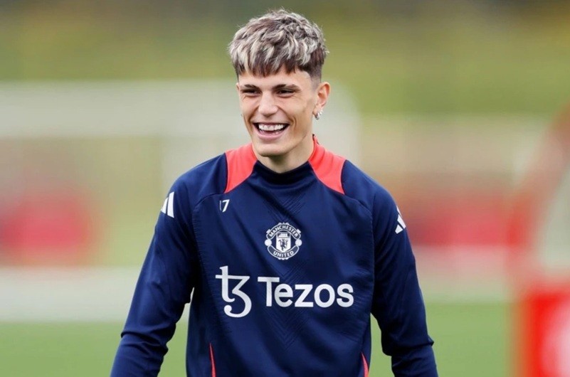 man-united-1752545986.jpg