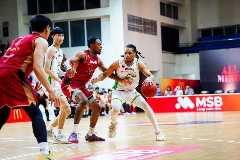 malek-green-thuong-xuyen-gap-kho-khi-tien-vao-hang-trong-saigon-heat-1752797996.jpg